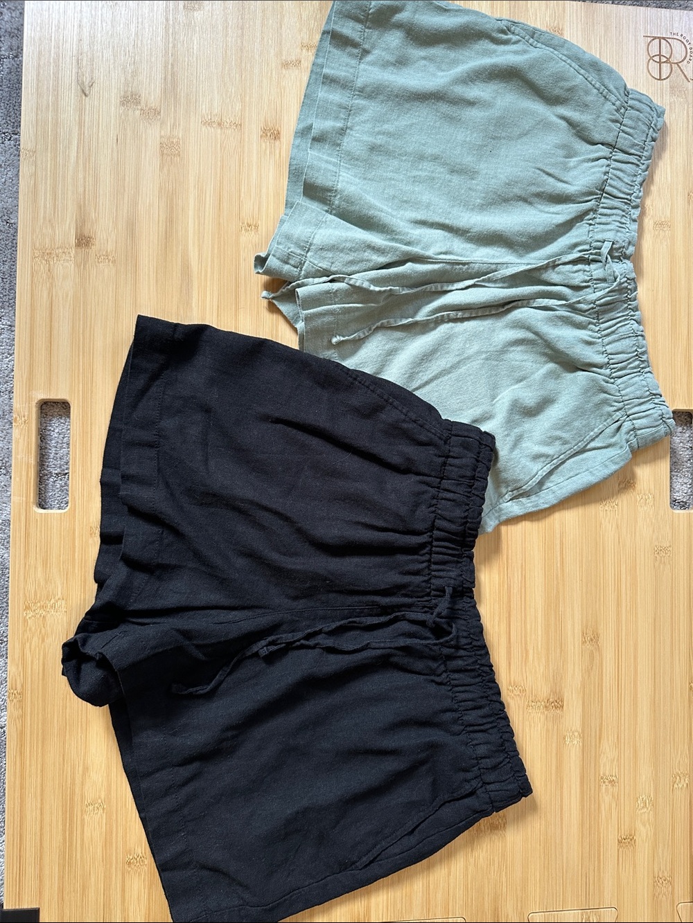 🏖️ GAP High-Waist Drawstring Linen Shorts in Black and Sage